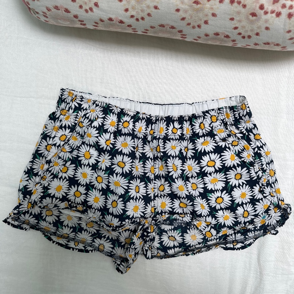 CREWCUTS by JCREW girls cute and preppy daisy shorts!